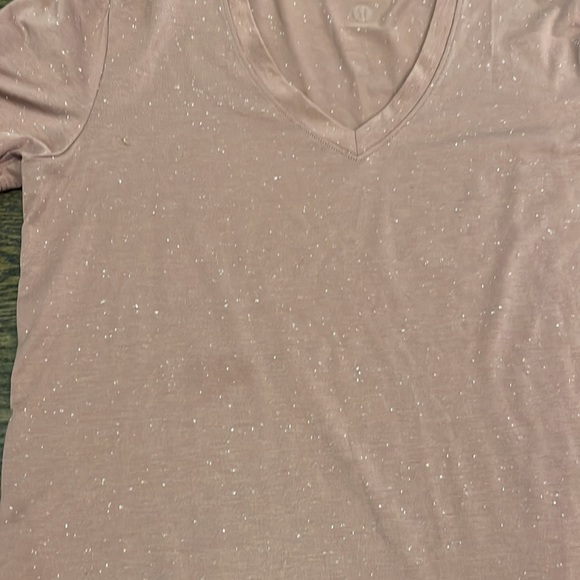 Lululemon women’s small pink t-shirt - Picture 3 of 3